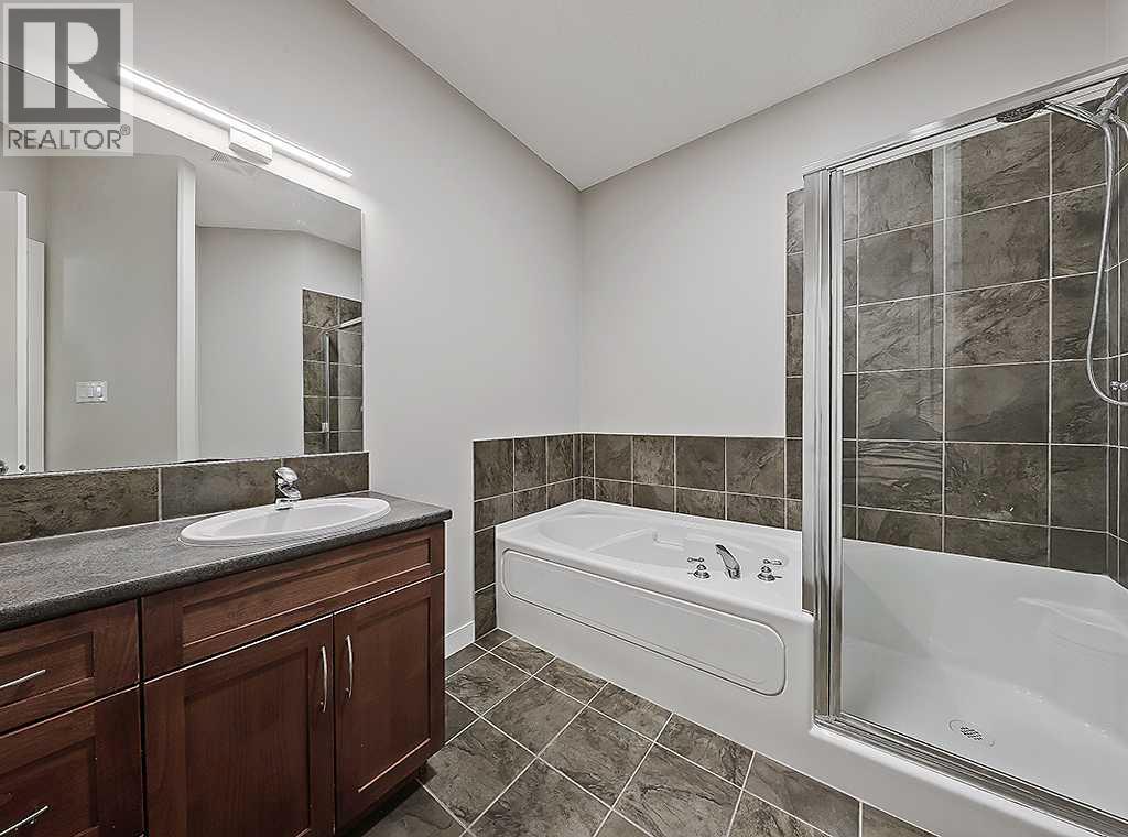 #241 20 Discovery Ridge Close SW - 24