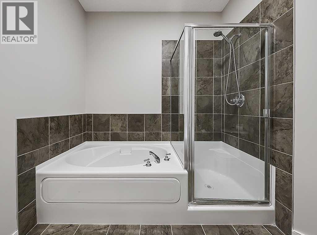 #241 20 Discovery Ridge Close SW - 25
