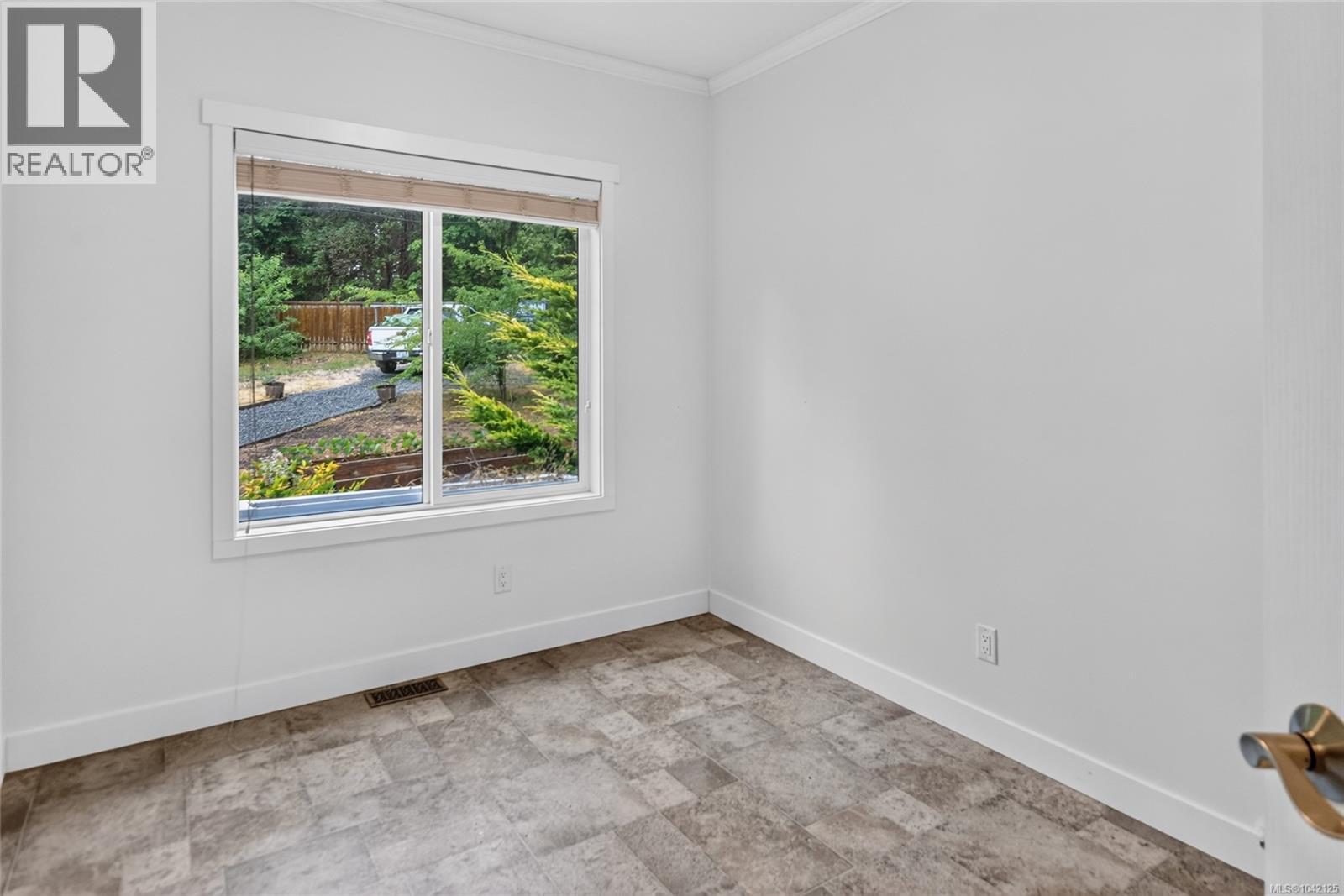 896 Canso Rd - 21