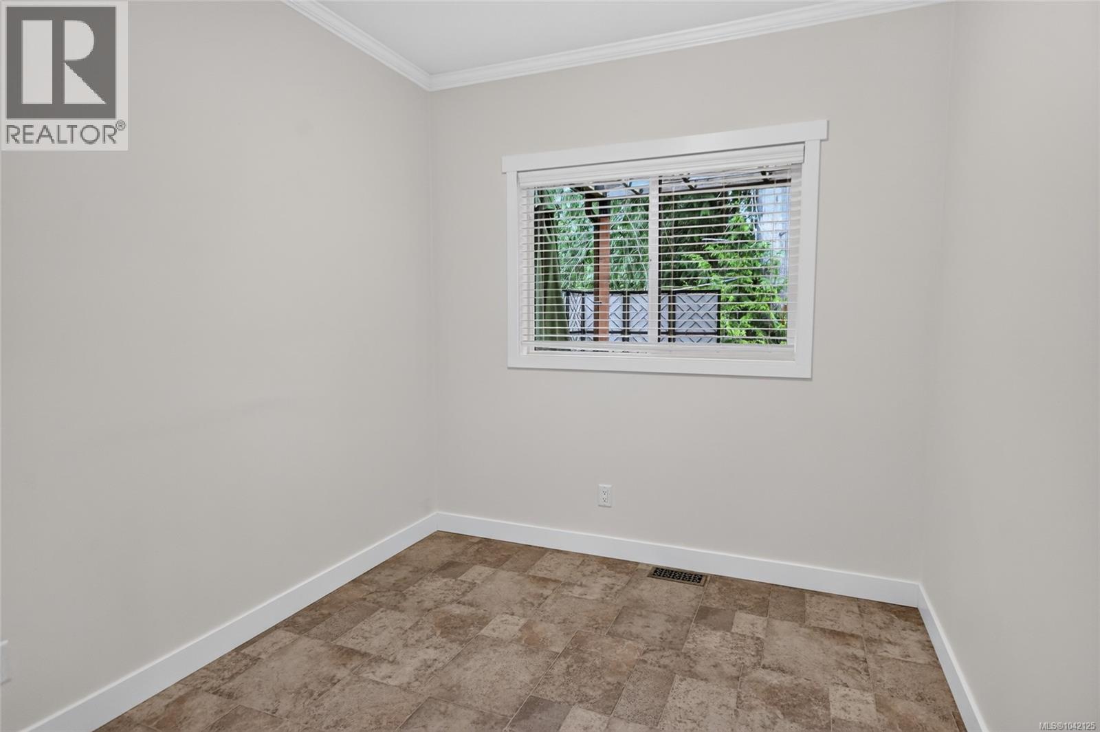 896 Canso Rd - 23