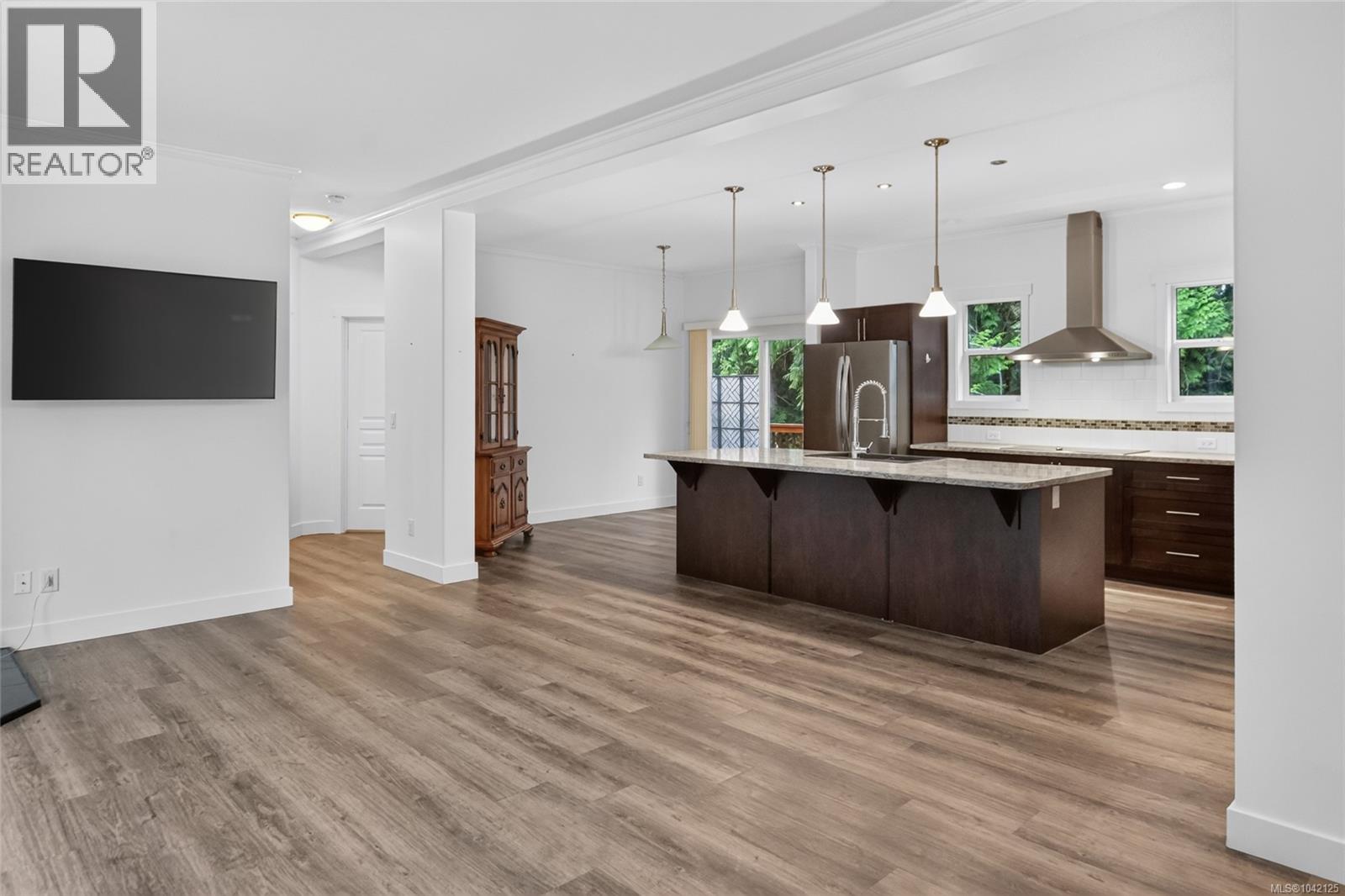 896 Canso Rd - 3