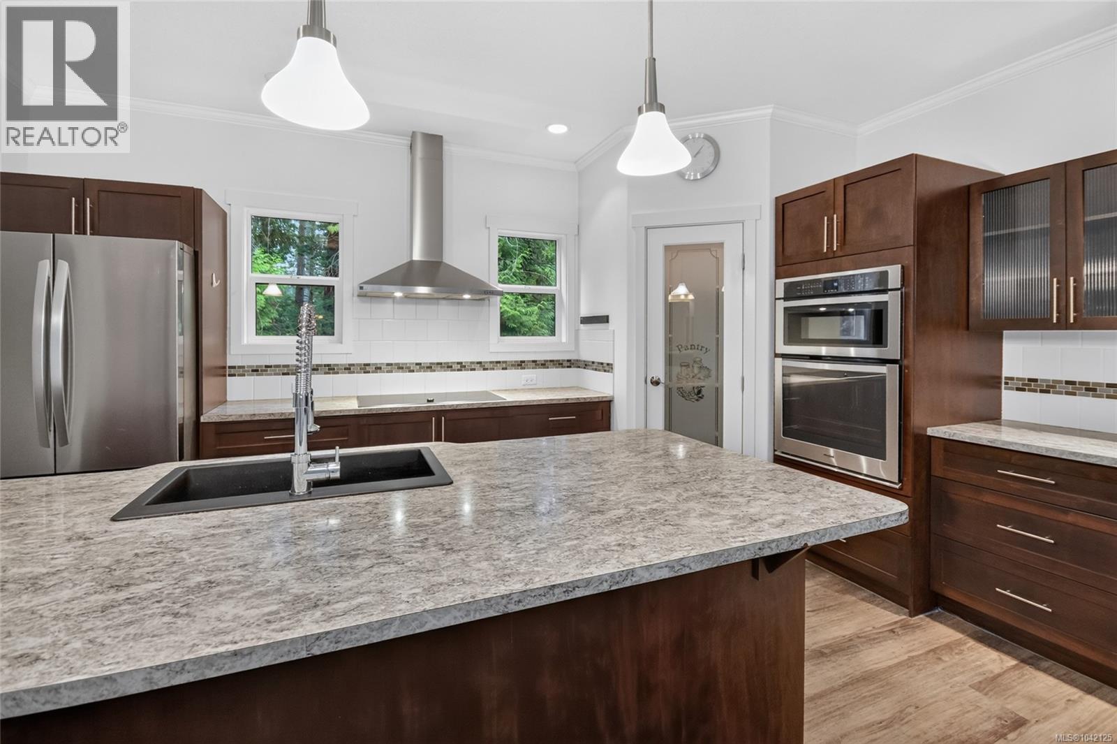 896 Canso Rd - 7