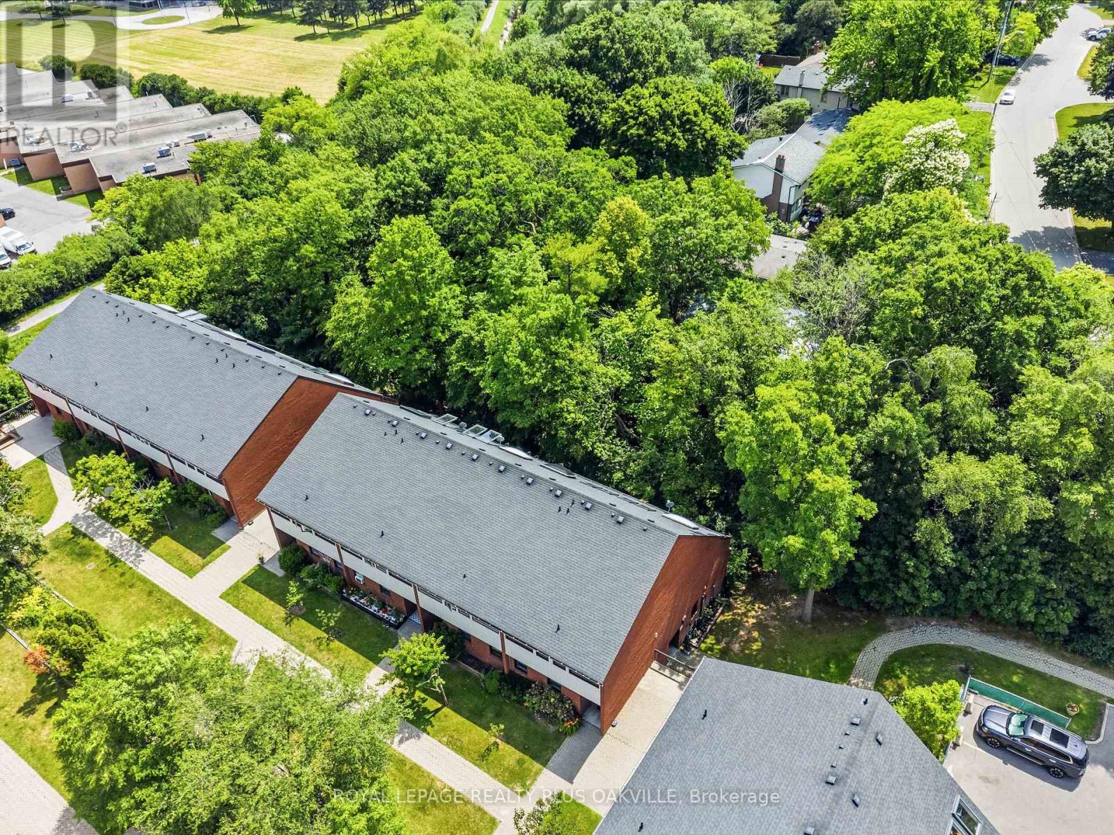 #27 530 FALGARWOOD DRIVE - 33