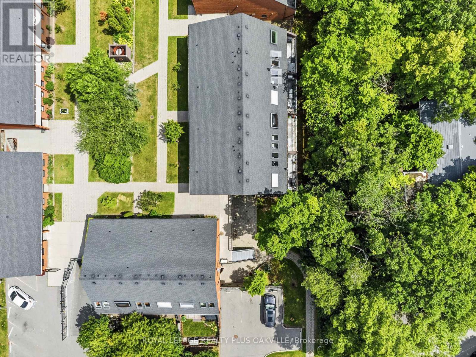 #27 530 FALGARWOOD DRIVE - 32