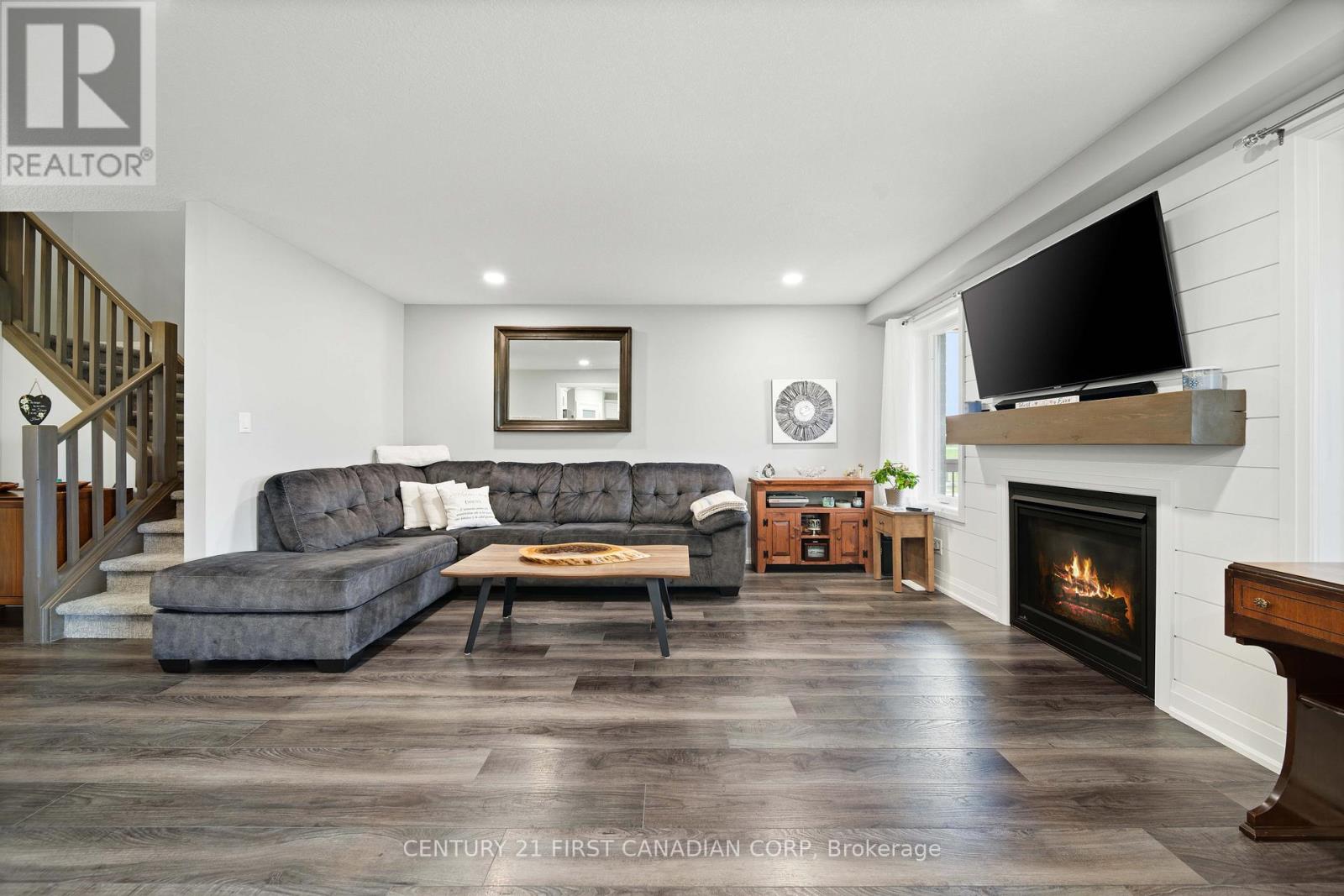 150 GILMOUR DRIVE - Image 28