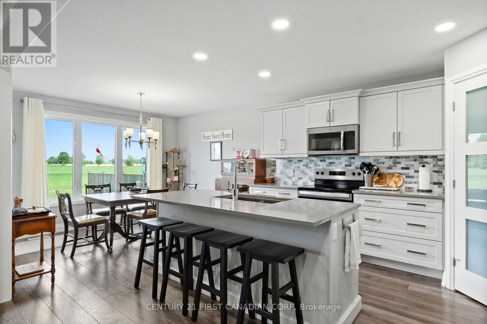150 GILMOUR DRIVE - 30