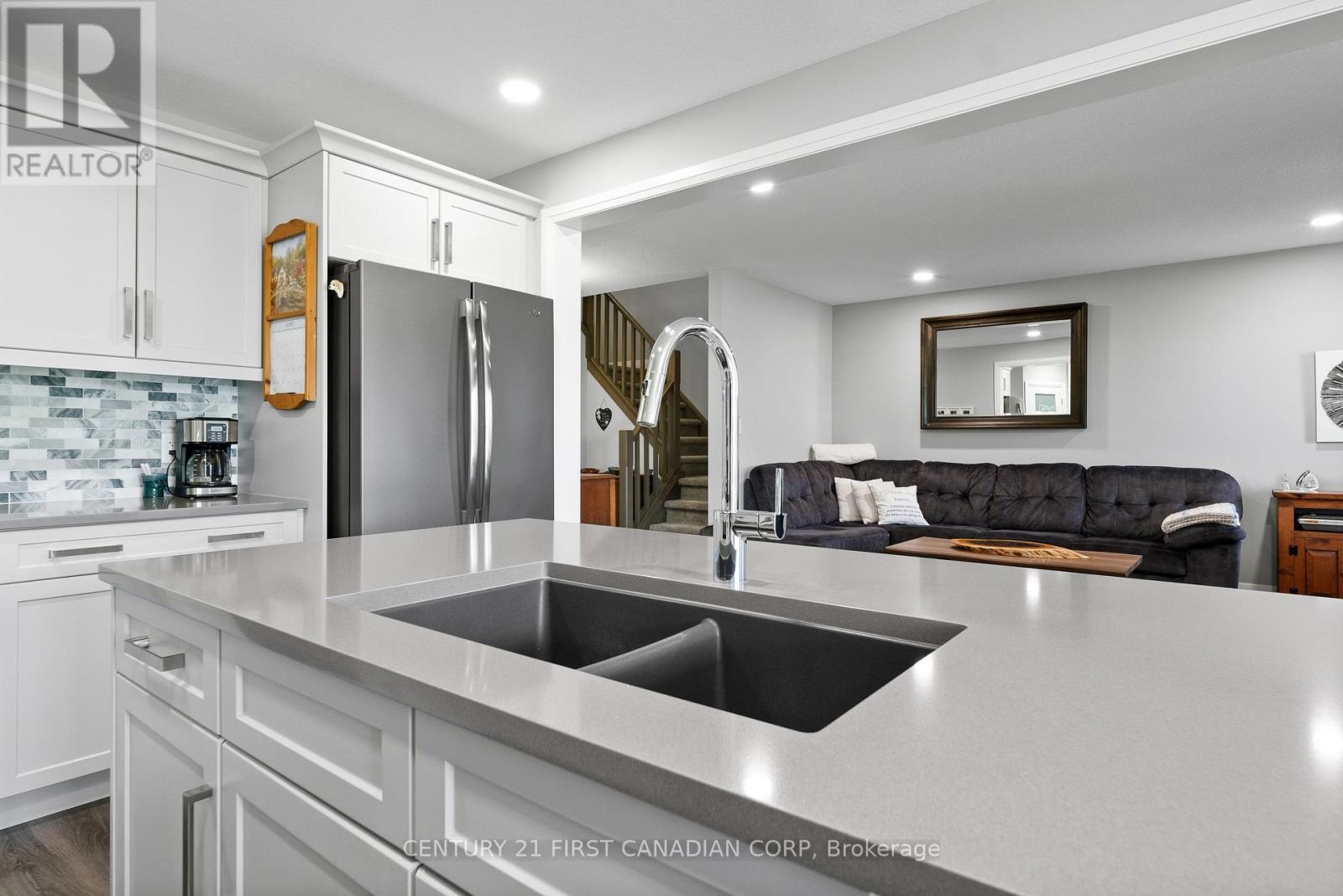 150 GILMOUR DRIVE - 32