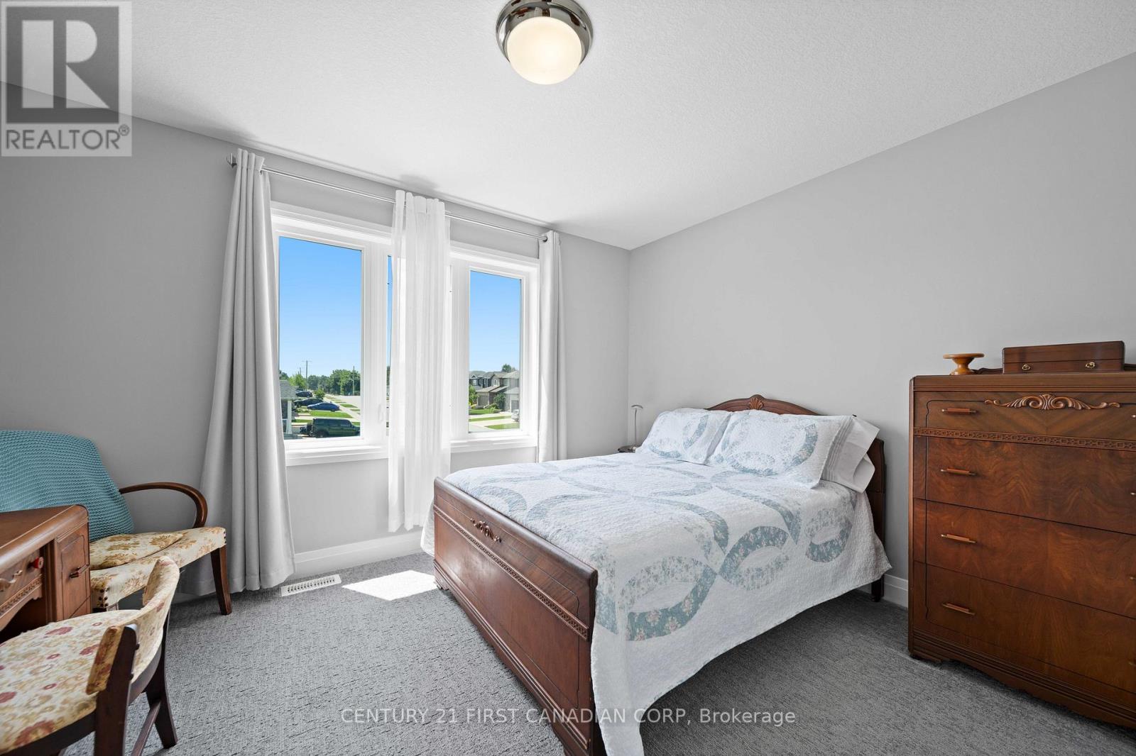 150 GILMOUR DRIVE - 44