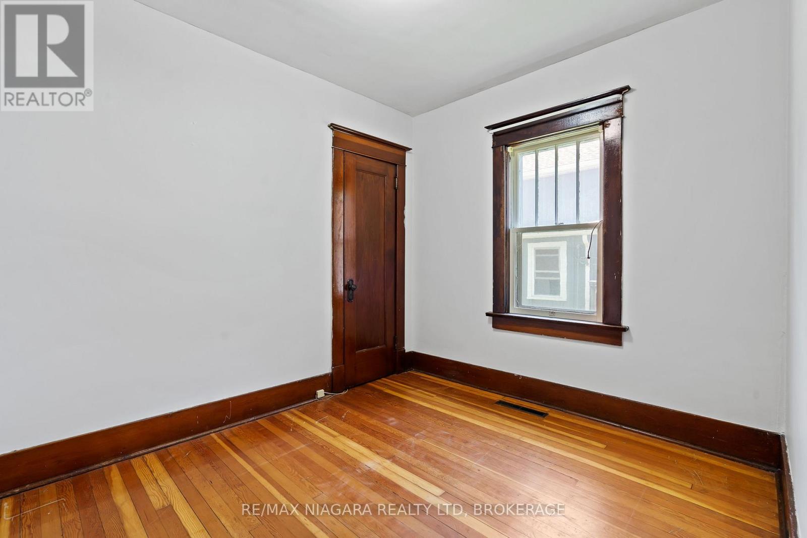 98 VICTORIA STREET - 13