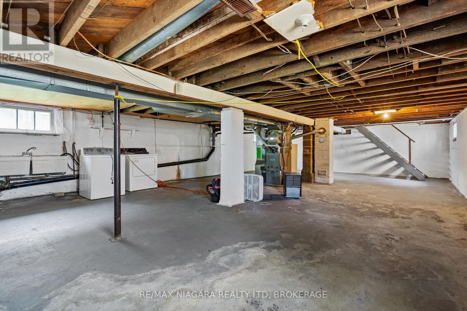 98 VICTORIA STREET - 23