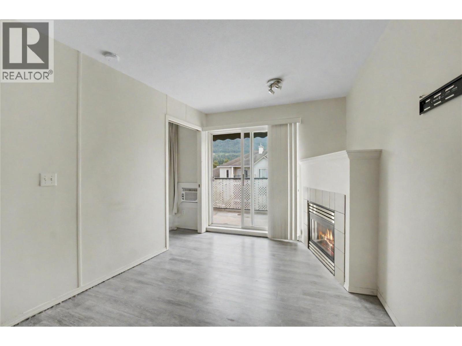 406 640 3 Street Southwest, Salmon Arm