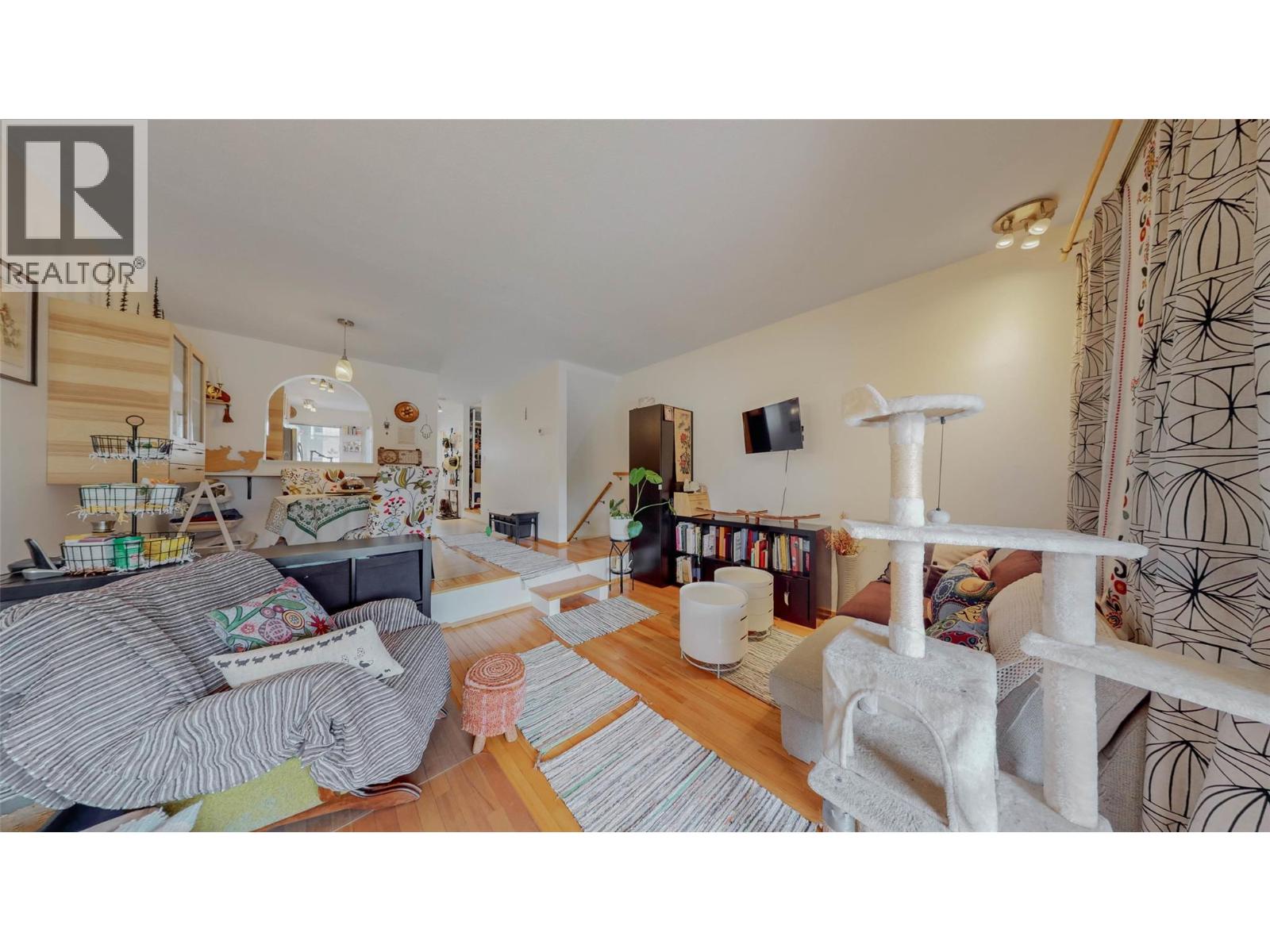 8029 VEDETTE Drive - 8