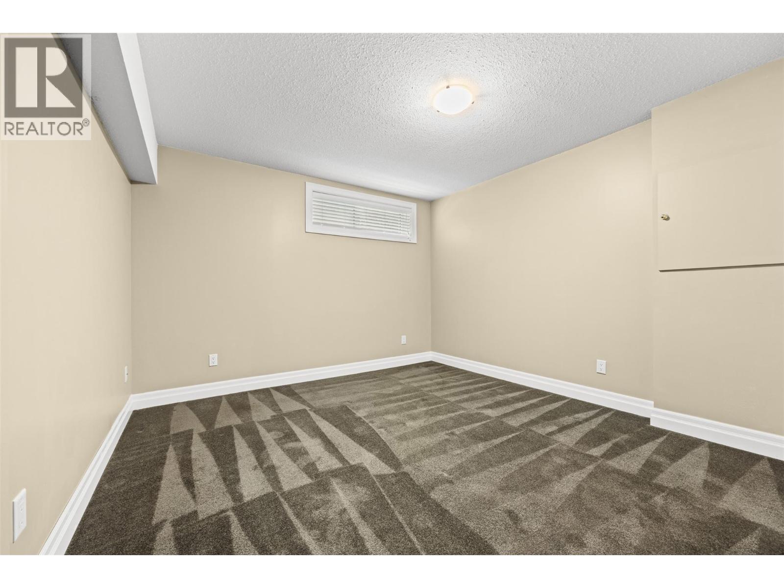 #9 1886 Parkview Crescent - 39