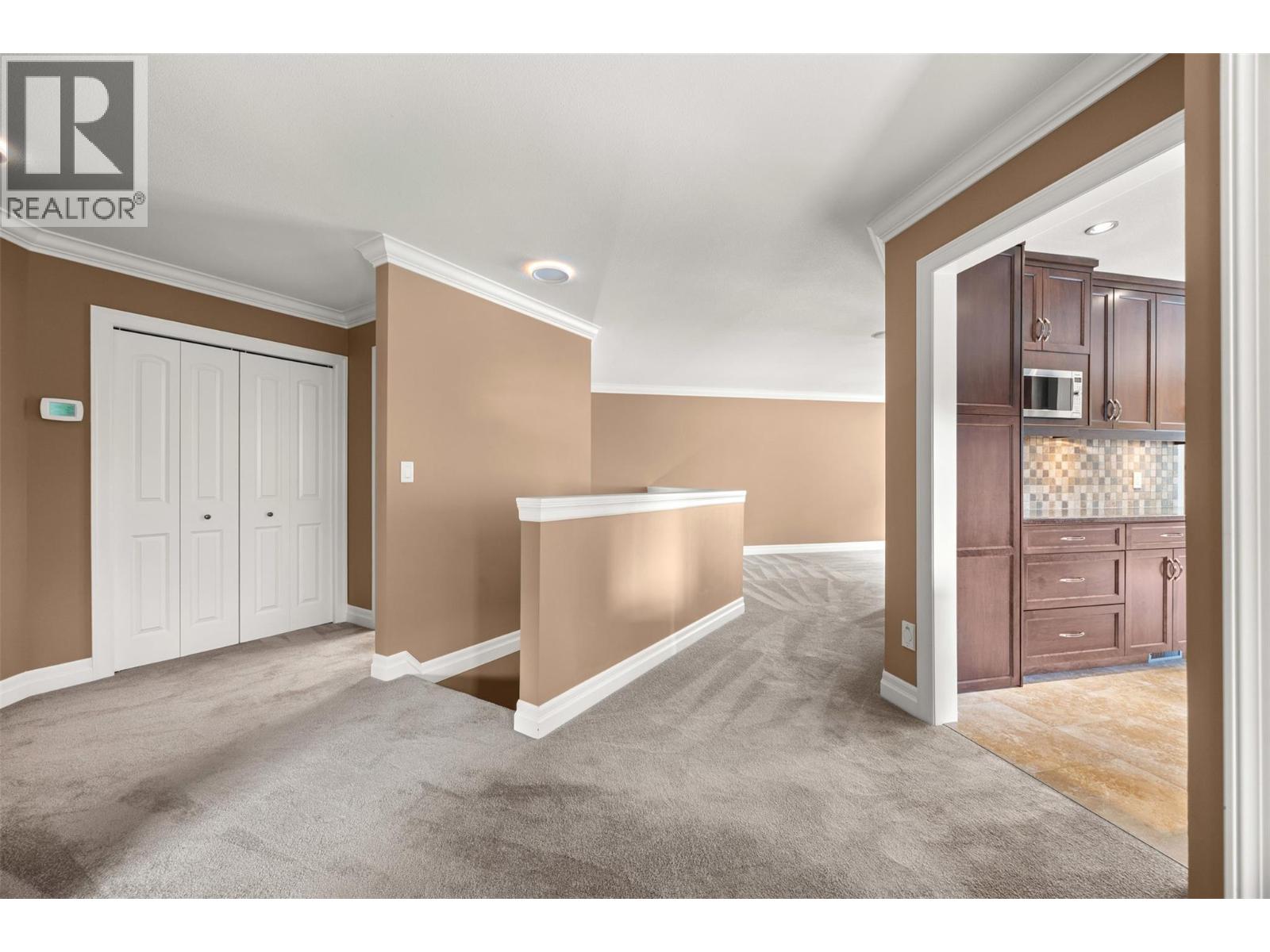 #9 1886 Parkview Crescent - 4