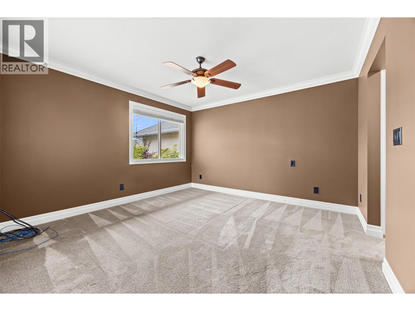#9 1886 Parkview Crescent - 24