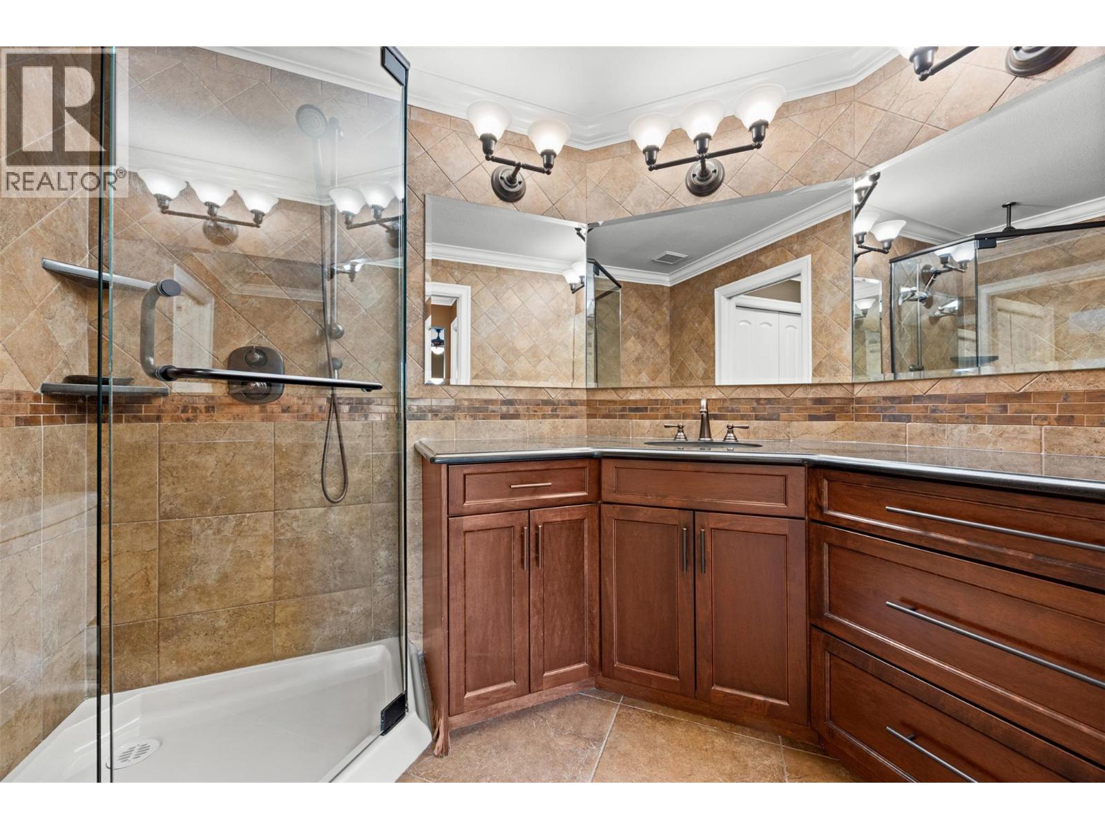 #9 1886 Parkview Crescent - 28