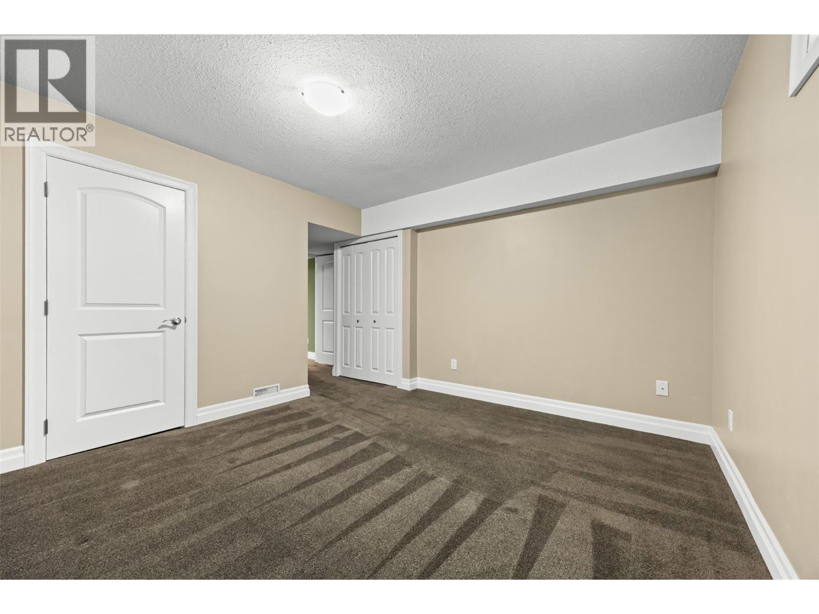 #9 1886 Parkview Crescent - 37