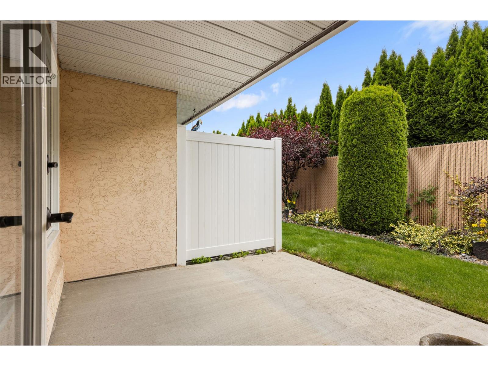 #9 1886 Parkview Crescent - 16