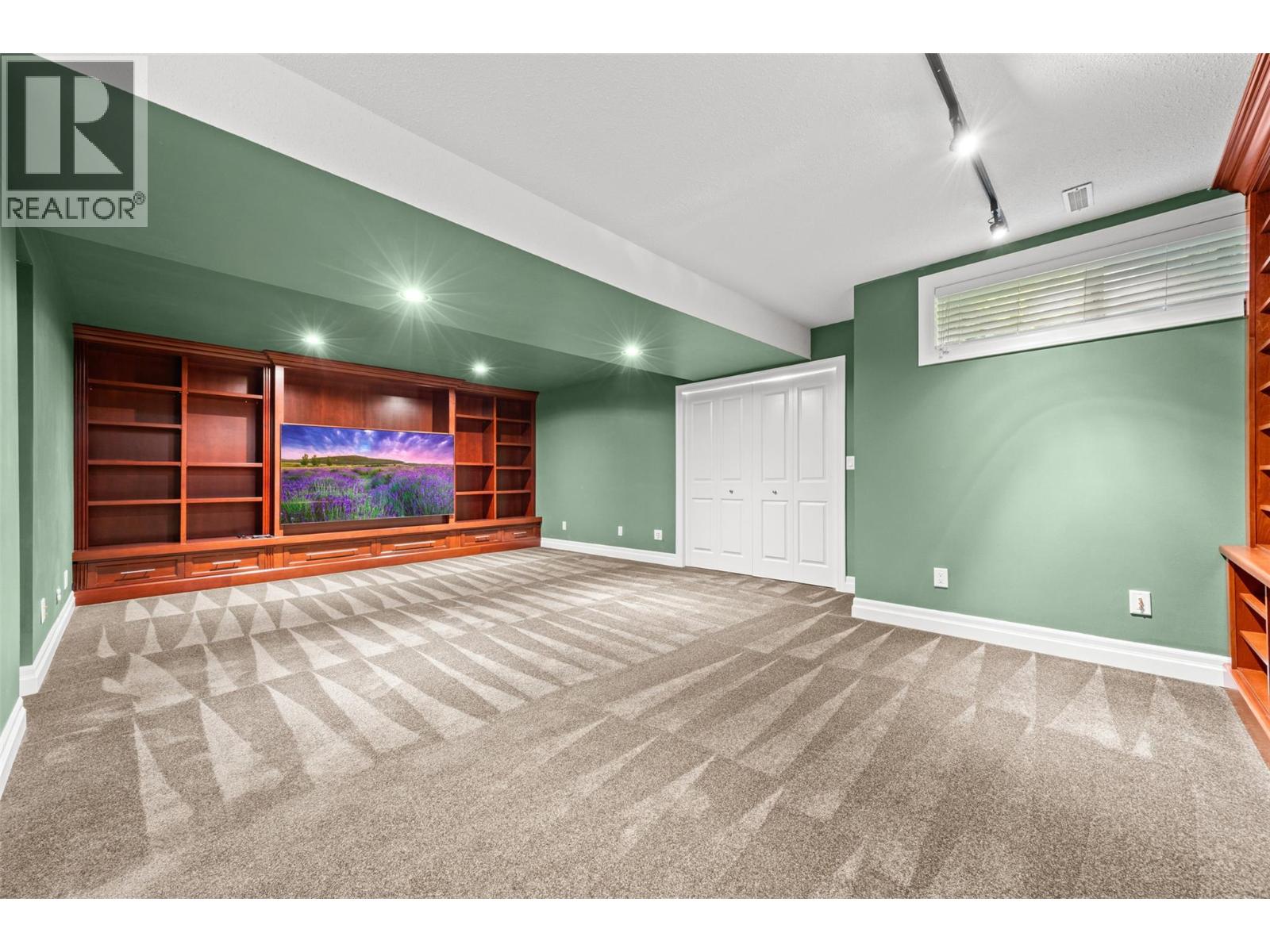 #9 1886 Parkview Crescent - 35