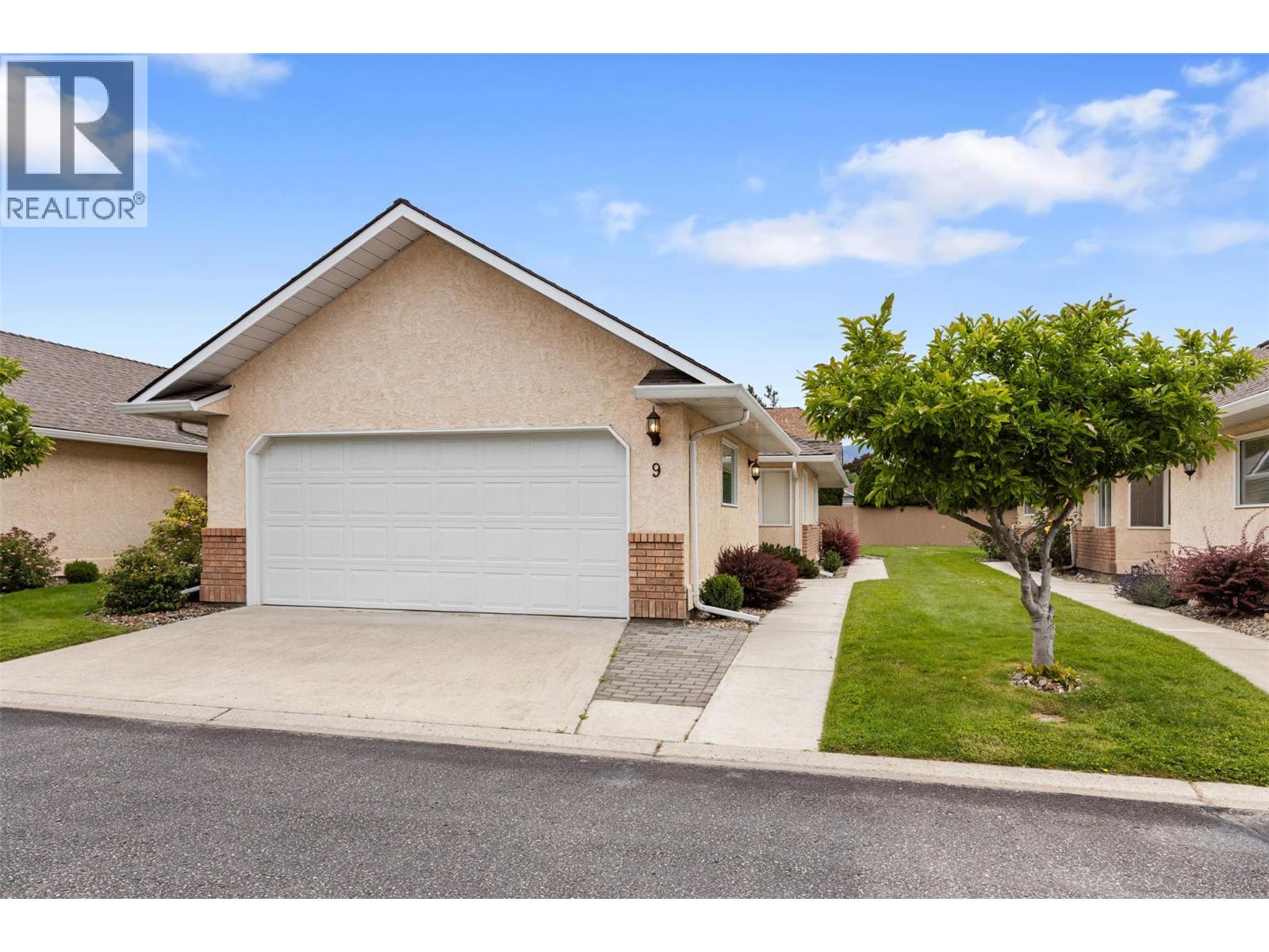 #9 1886 Parkview Crescent - 1