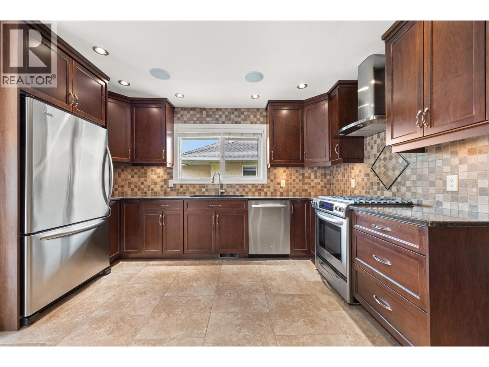 #9 1886 Parkview Crescent - 12