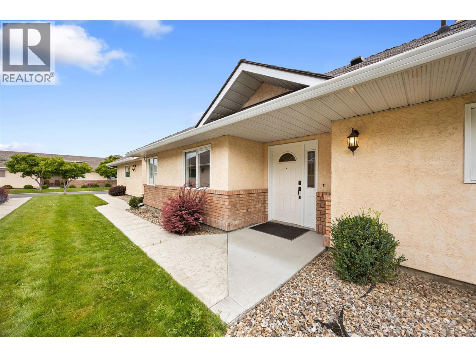 #9 1886 Parkview Crescent - 3