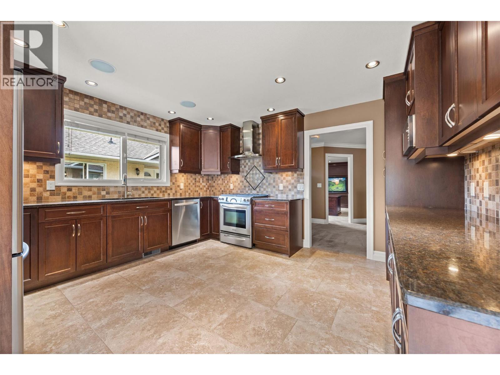 #9 1886 Parkview Crescent - 11