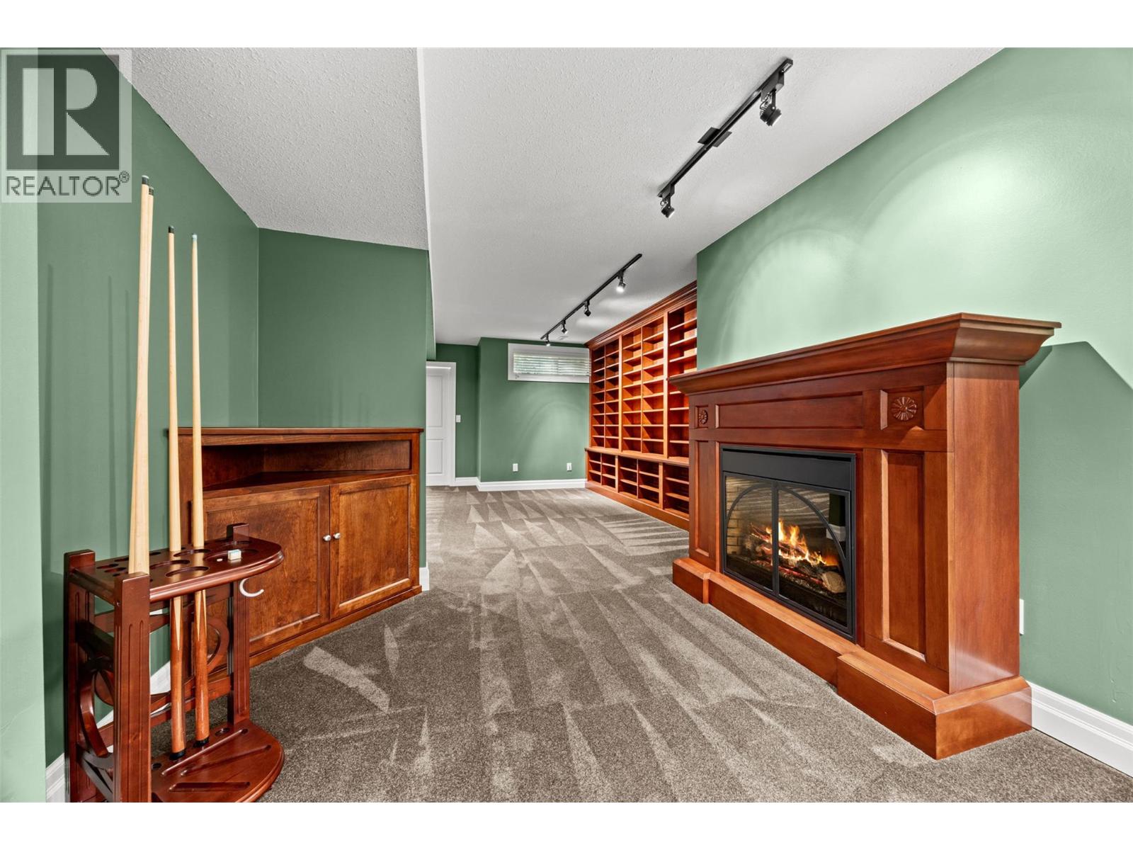 #9 1886 Parkview Crescent - 34