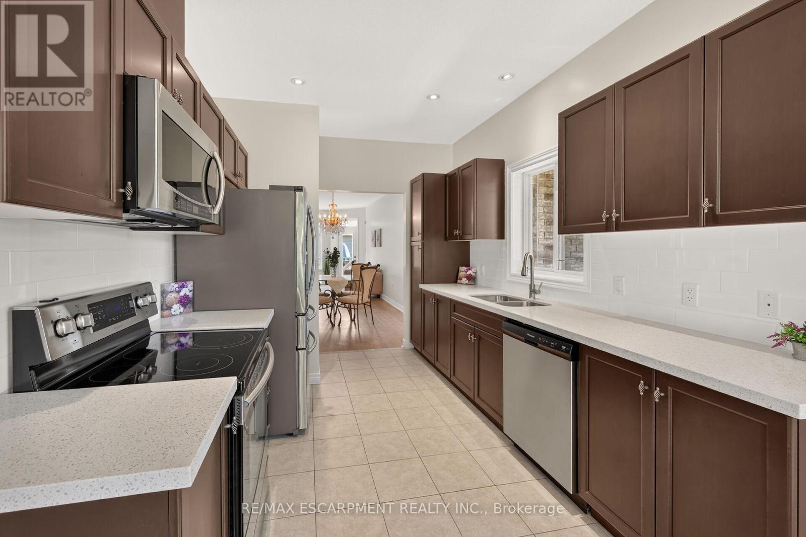 14 ECKER LANE - 11