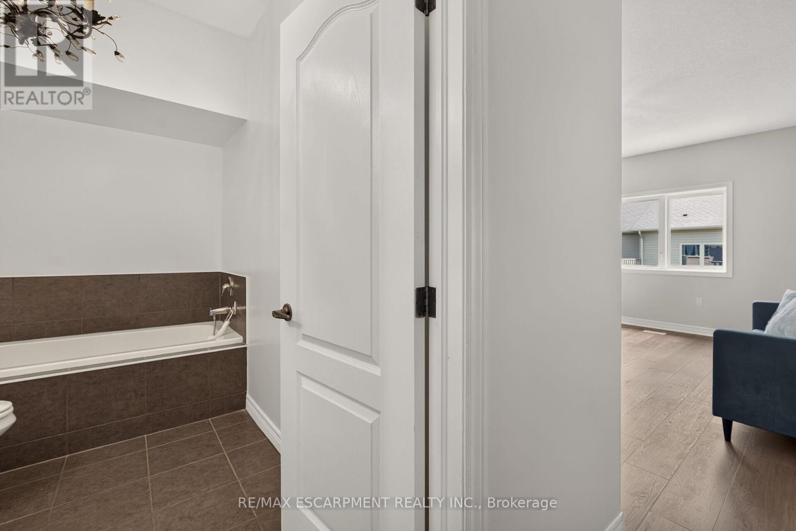 14 ECKER LANE - 26