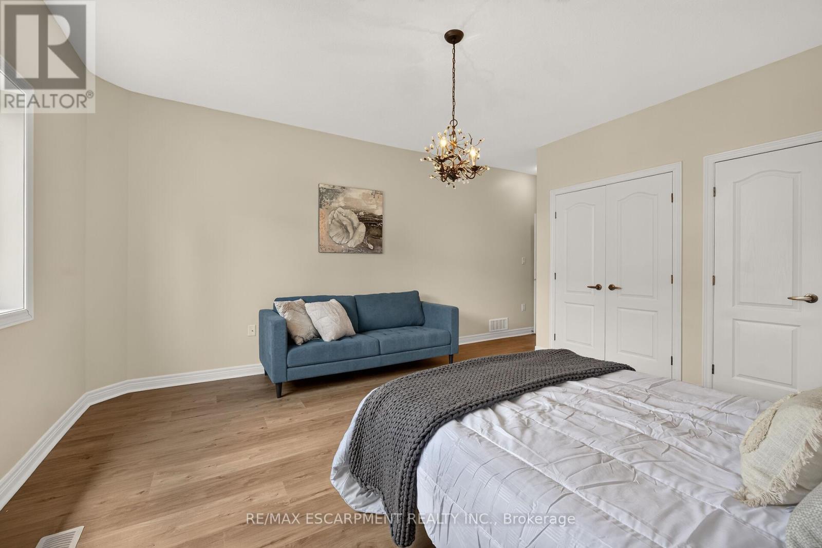 14 ECKER LANE - 32
