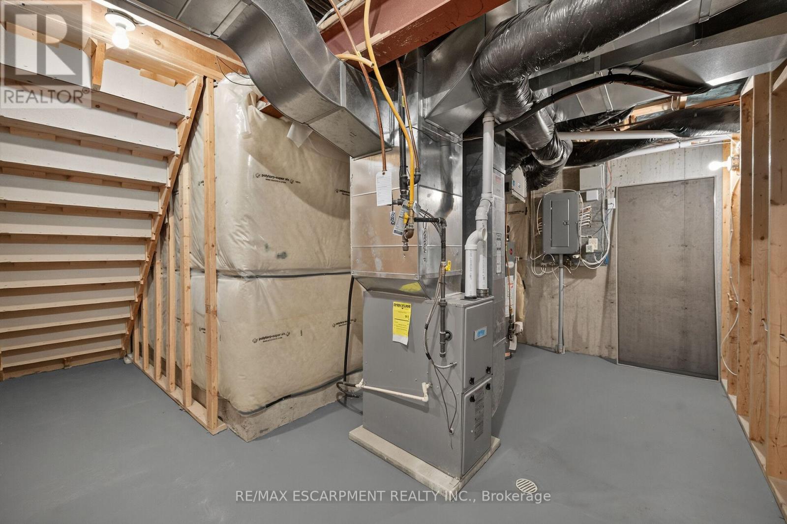 14 ECKER LANE - 40