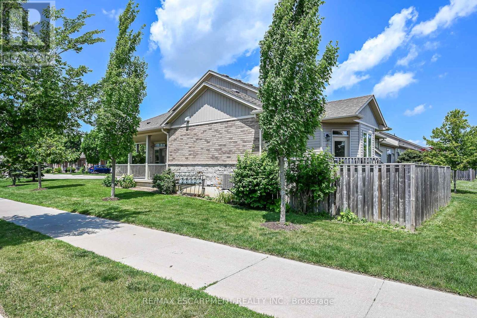 14 ECKER LANE - 44