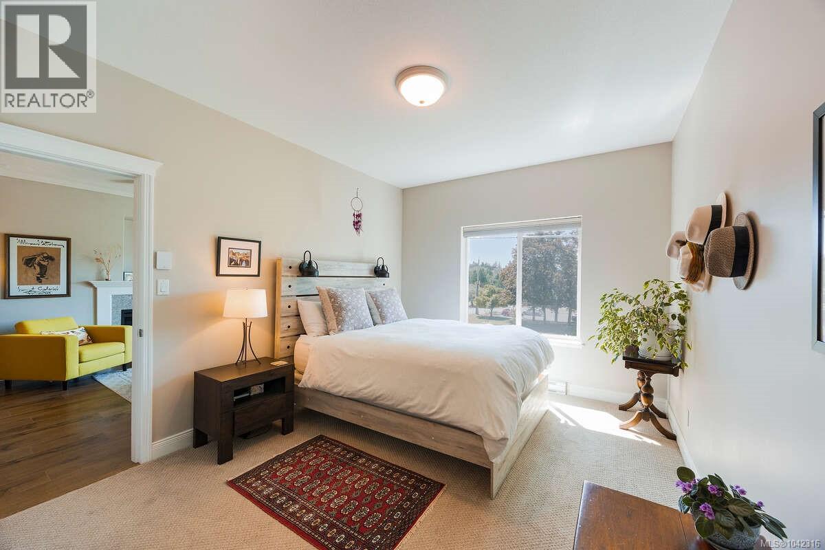 #10 1646 Balmoral Ave - 11