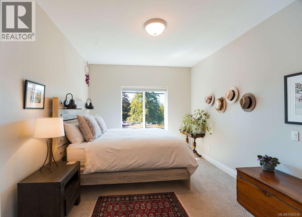 #10 1646 Balmoral Ave - 12