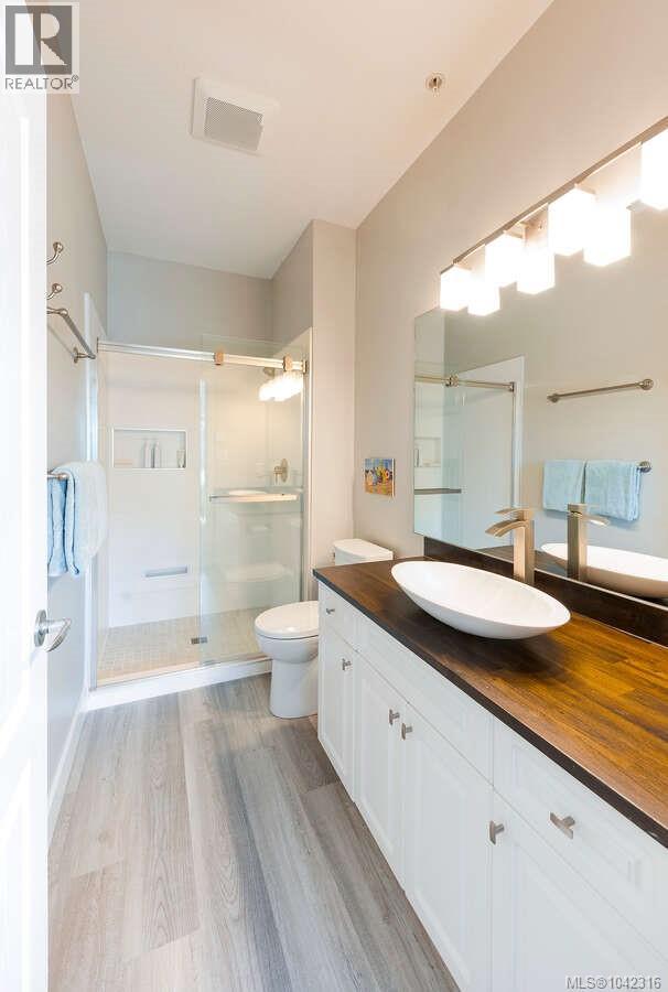 #10 1646 Balmoral Ave - 13