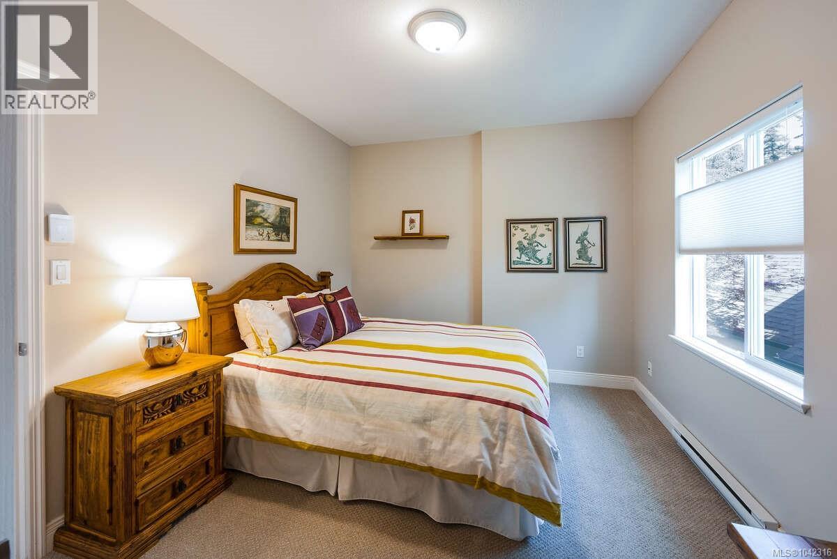 #10 1646 Balmoral Ave - 14