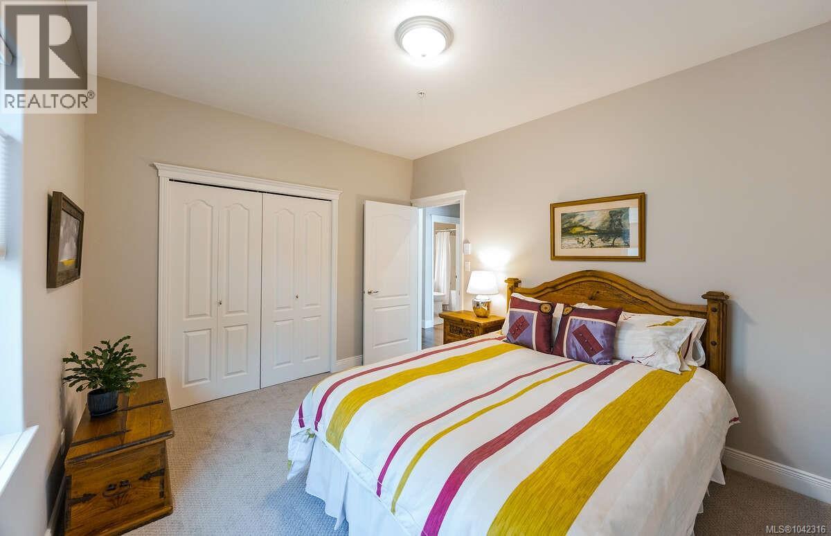 #10 1646 Balmoral Ave - 15