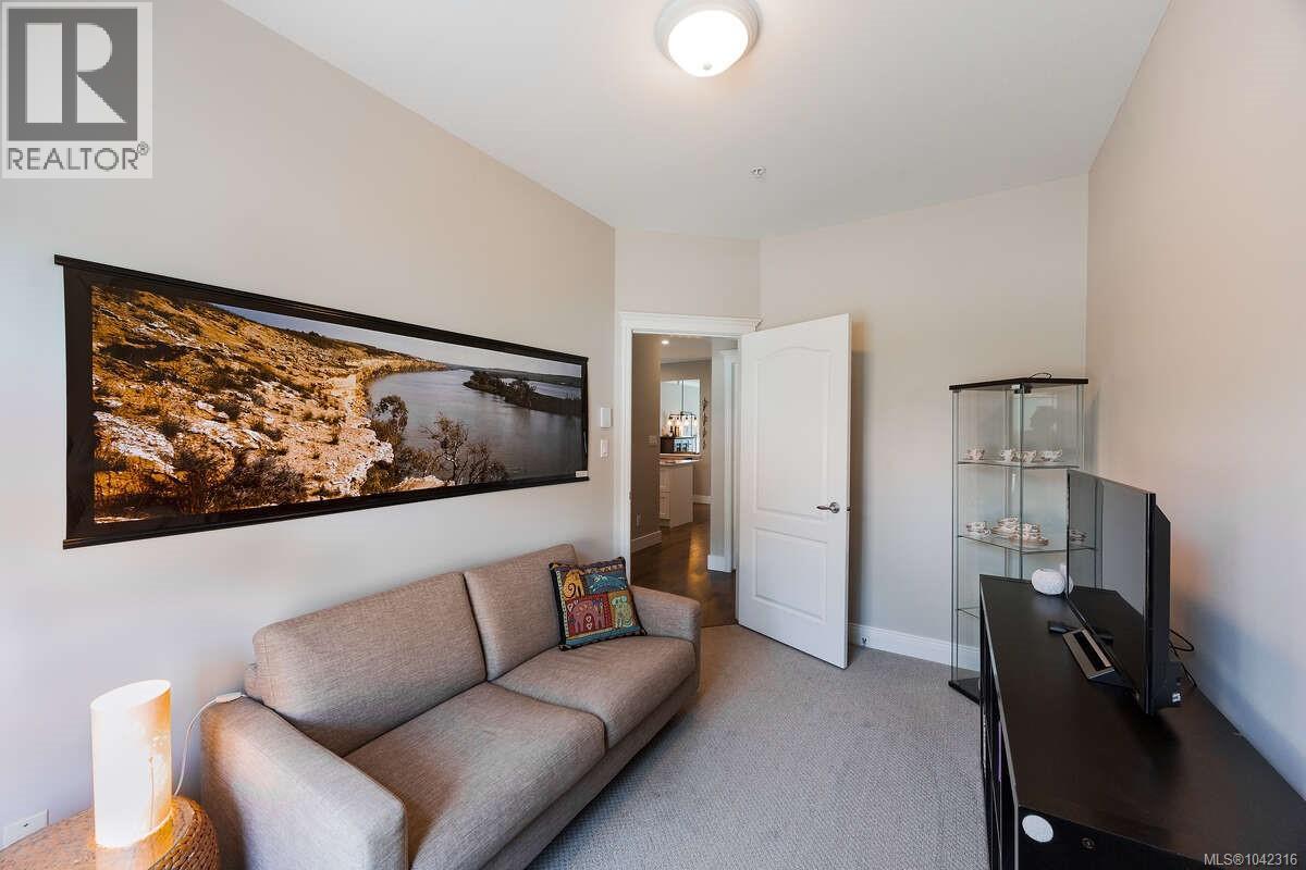 #10 1646 Balmoral Ave - 16