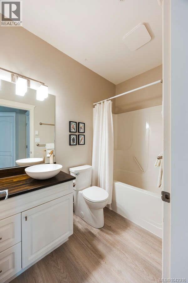 #10 1646 Balmoral Ave - 18