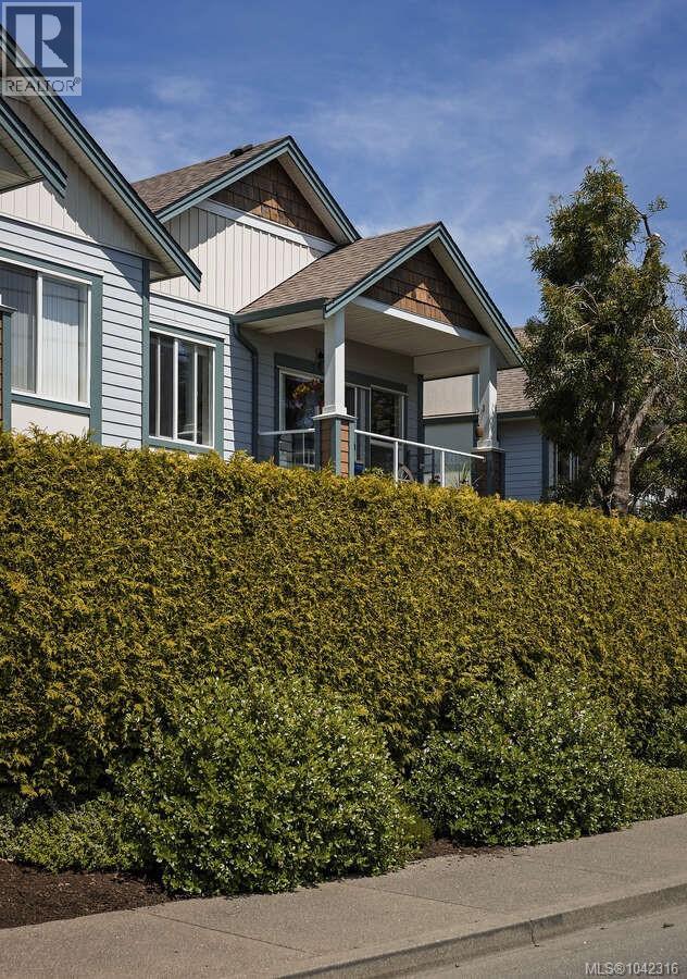 #10 1646 Balmoral Ave - 2