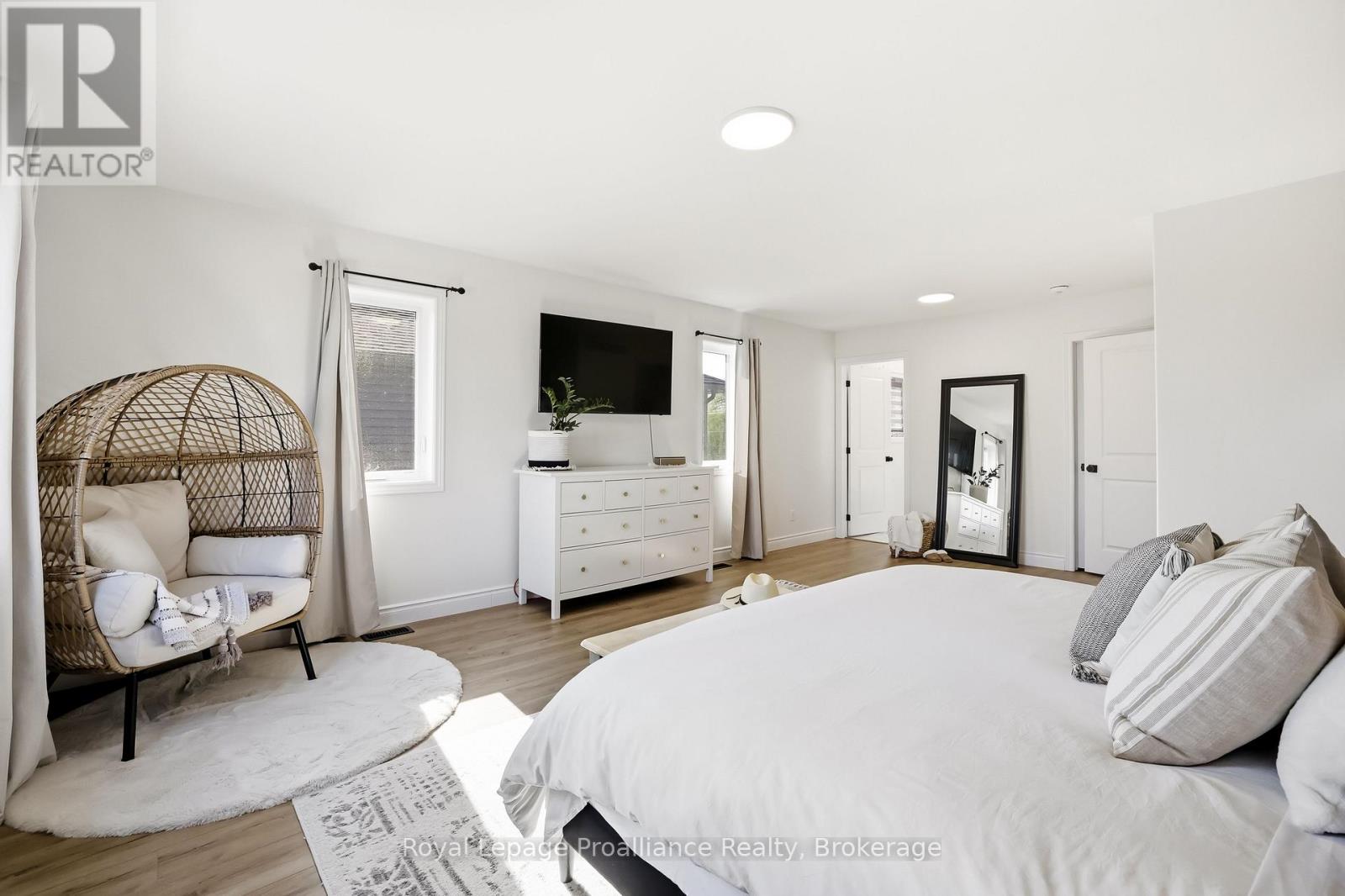 35 RABBIT ROAD - 26