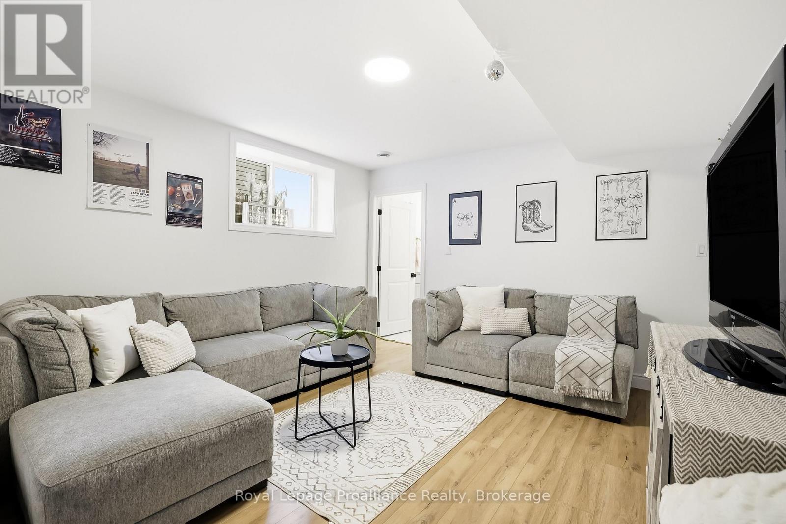 35 RABBIT ROAD - 33