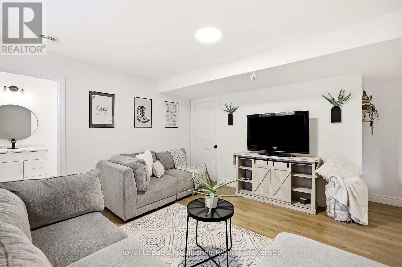 35 RABBIT ROAD - 34