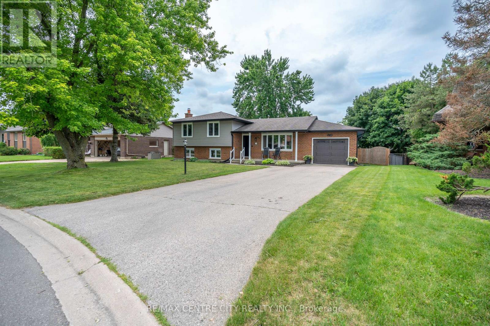 159 SHERWOOD CRESCENT - 1