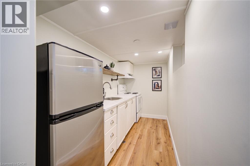 105 WEIR Street S - Image 19