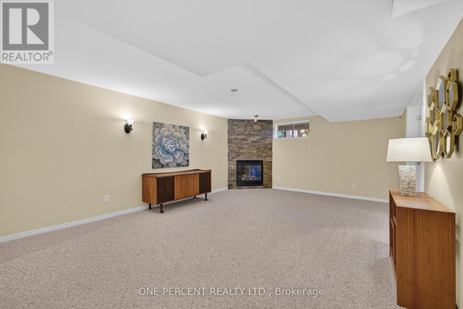 17 DR GORDON CRESCENT - 23