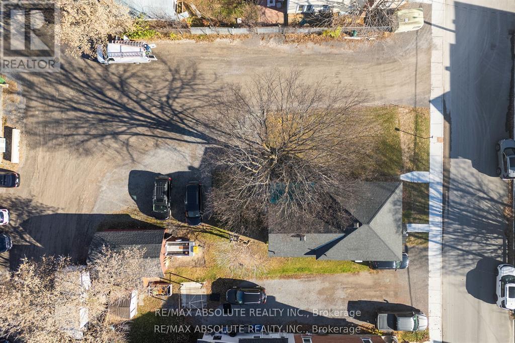 27 MACDONALD STREET S - 8