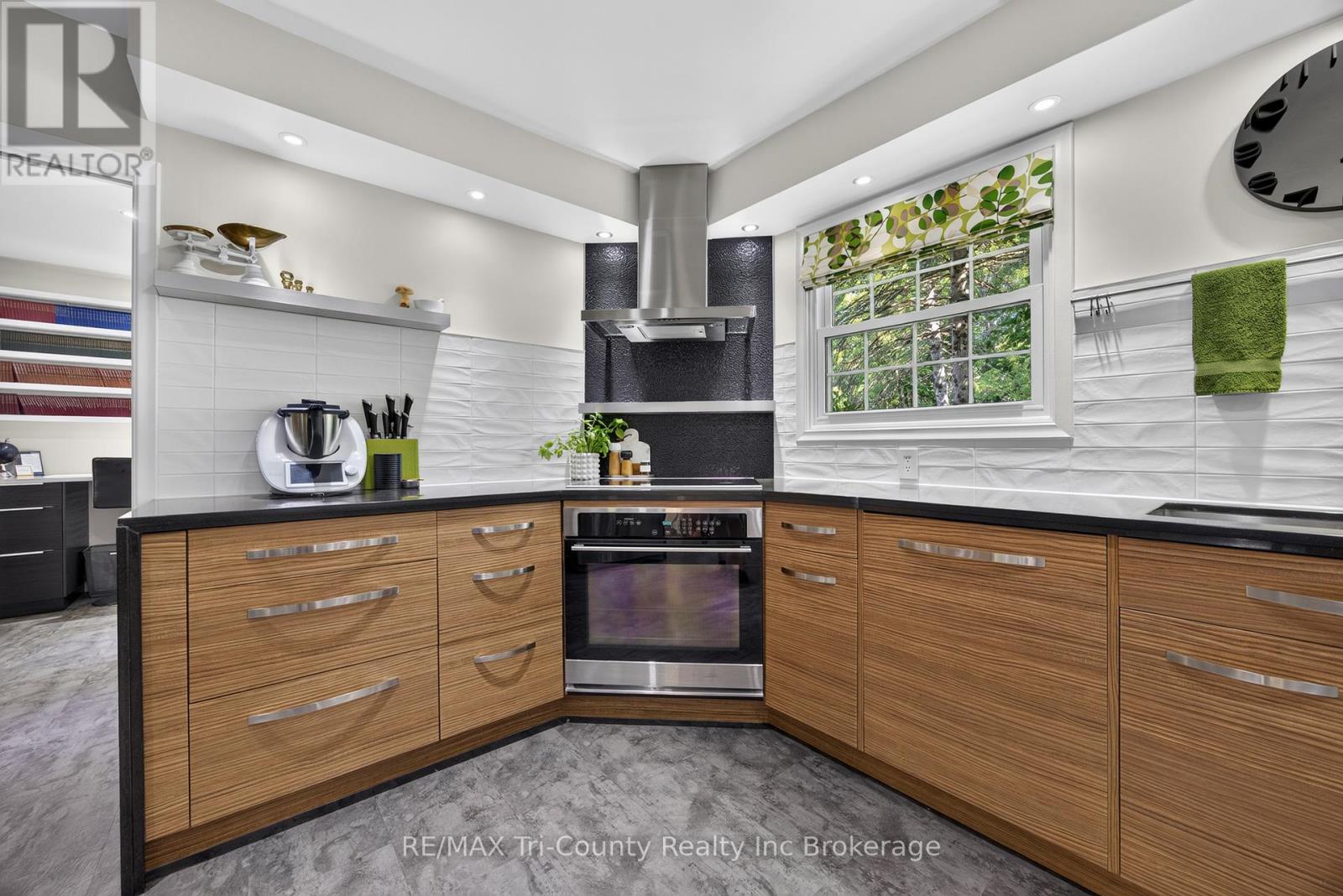 25 DEMEYERE AVENUE - Image 13