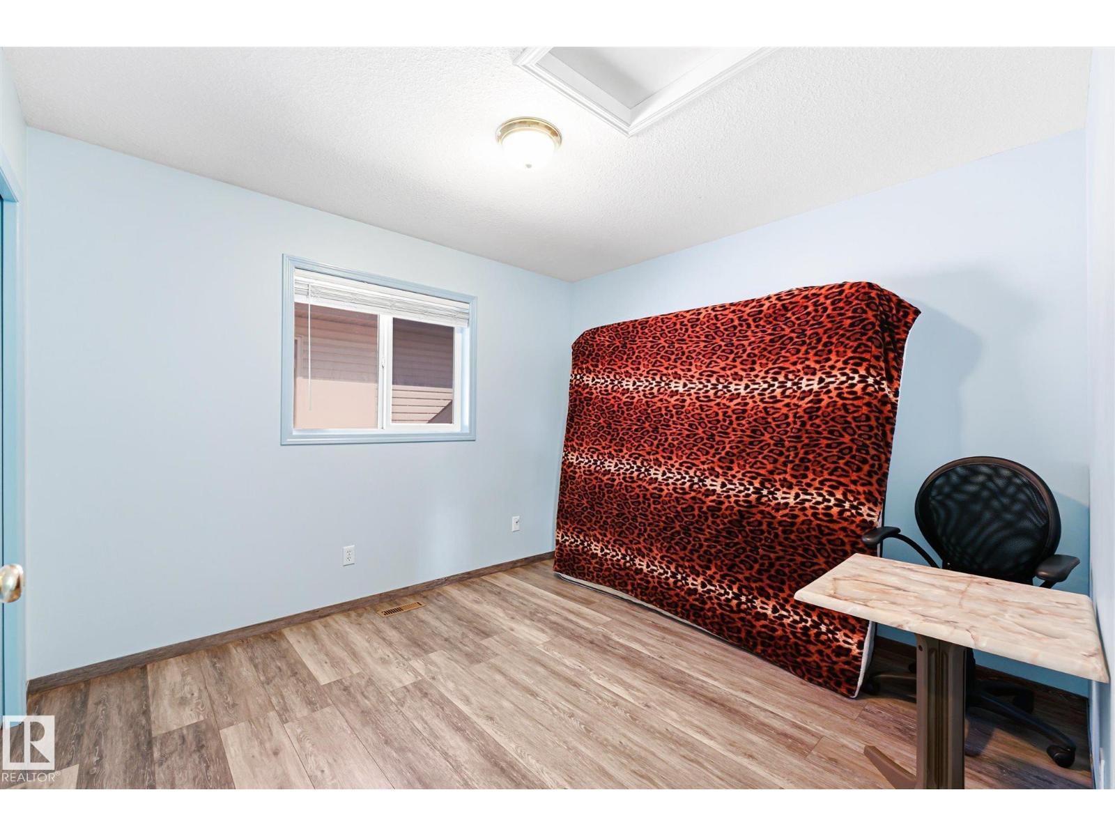 14908 137 ST NW - 26